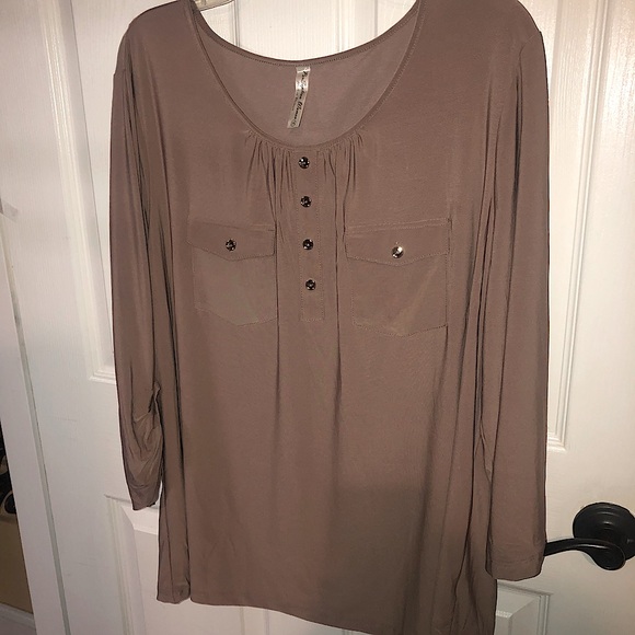 Tan top with gold buttons - Picture 1 of 2